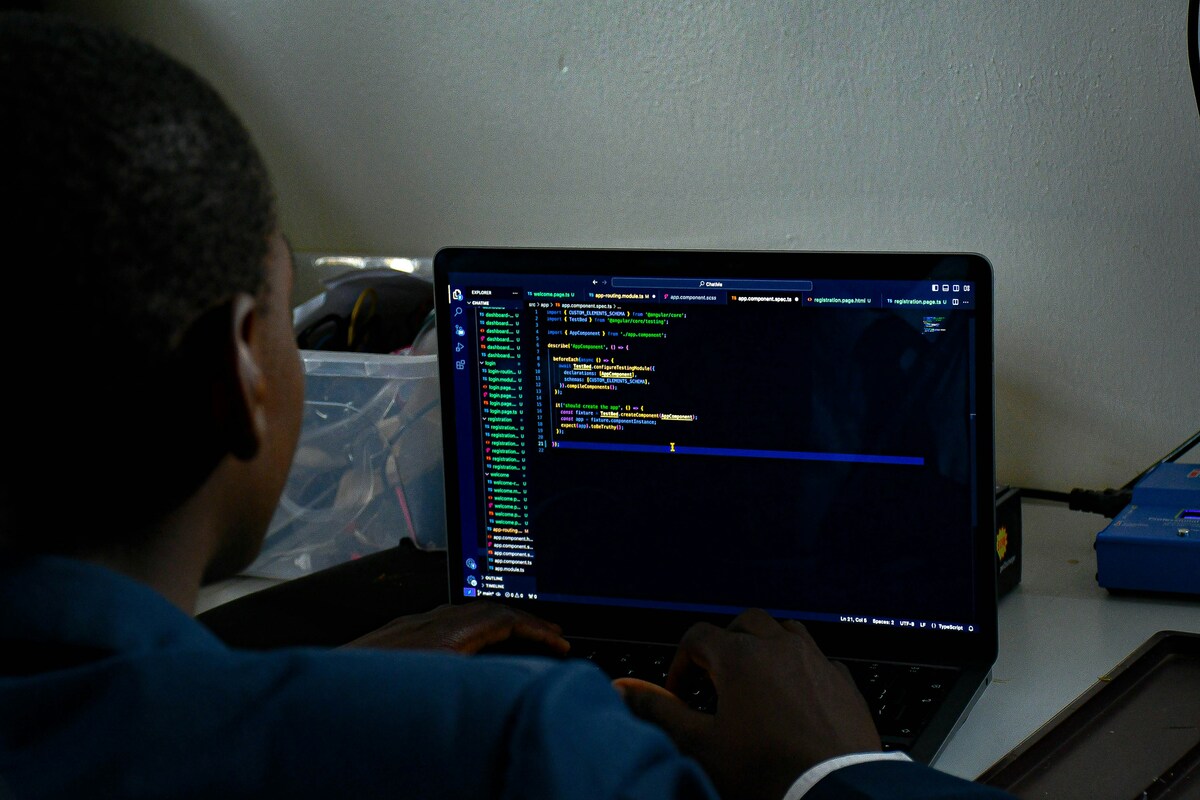 Techniker im Kundensupport, steht für Dienstleistungsbranche